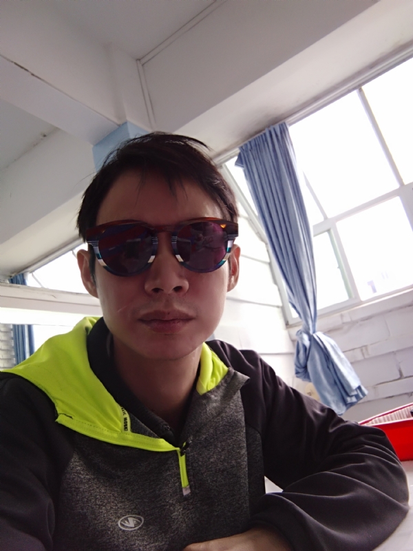 五华移民男的第一张照片--潍坊相亲服务中心