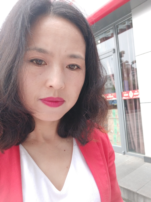 枫叶飘零的第一张照片--潍坊相亲服务中心