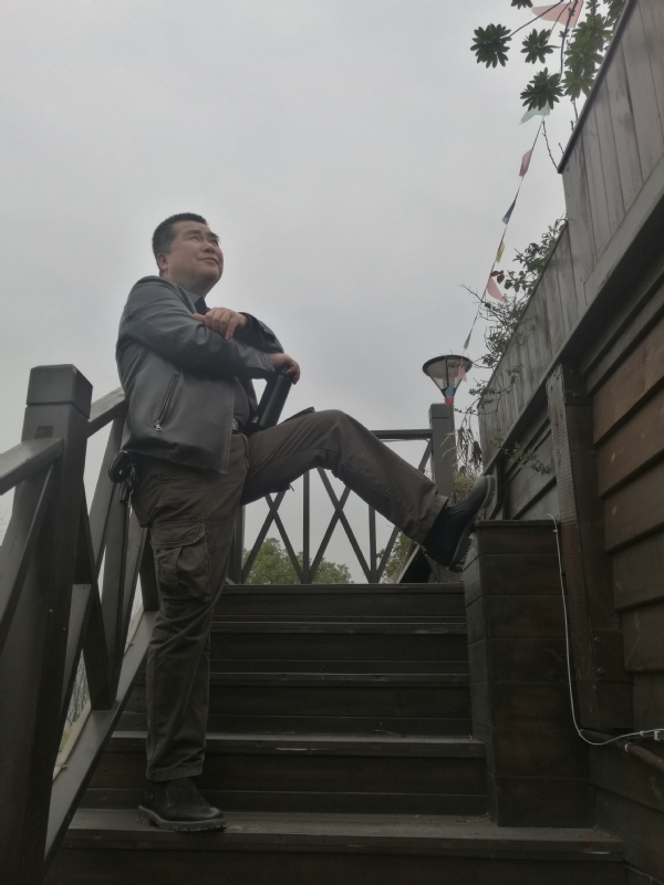 孤单背影的第一张照片--潍坊相亲服务中心