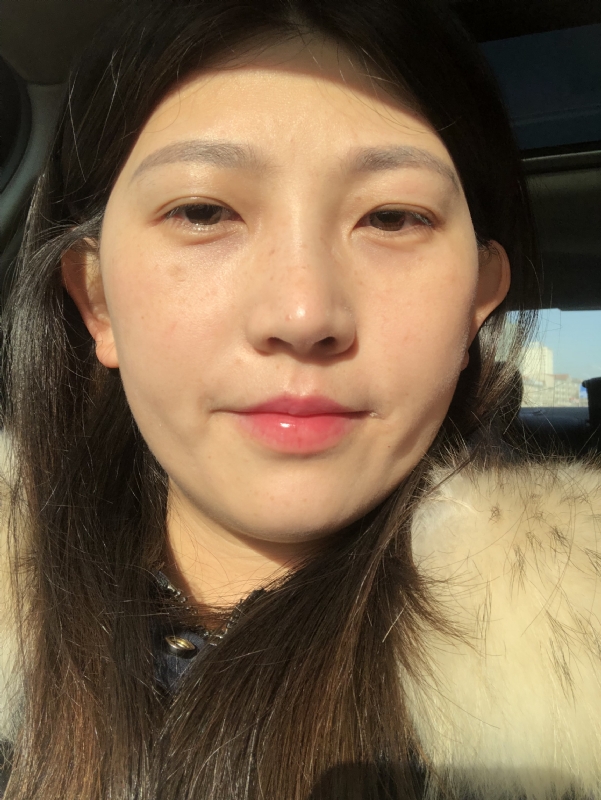 轻闭双眼的第一张照片--潍坊相亲服务中心