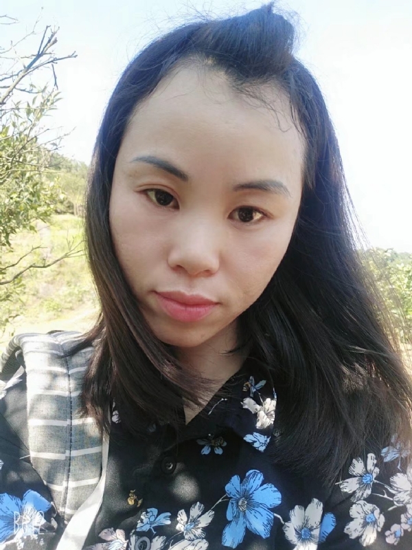 英英的第一张照片--潍坊相亲服务中心