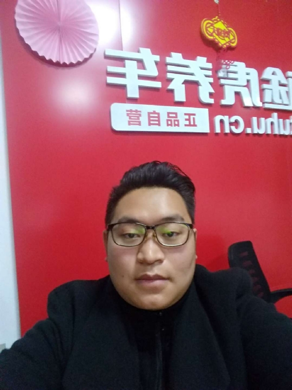 向上倾斜45度的第一张照片--潍坊相亲服务中心