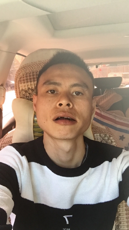 小何的第一张照片--潍坊相亲服务中心