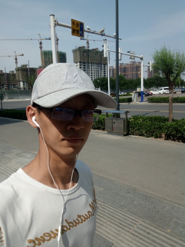 挥一挥手什么都没有的第一张照片--潍坊相亲服务中心