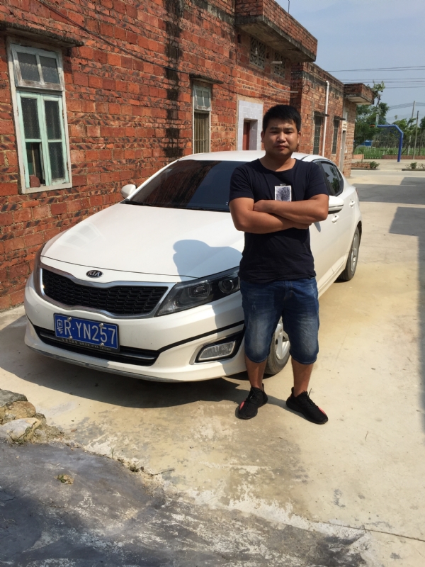 独坐街头的第三张照片--潍坊相亲服务中心