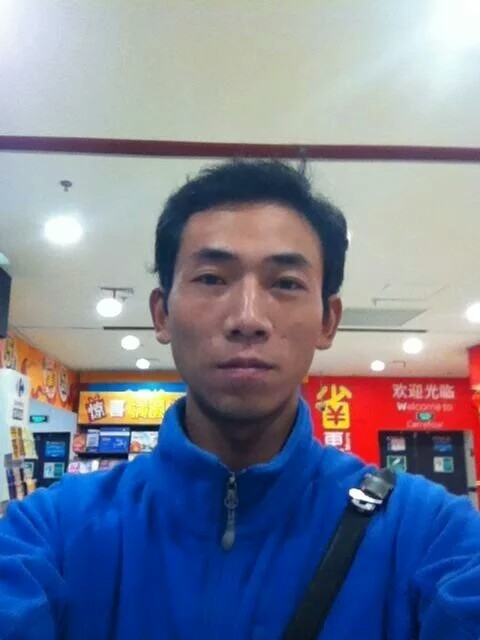 青草地溪水边的第一张照片--潍坊相亲服务中心