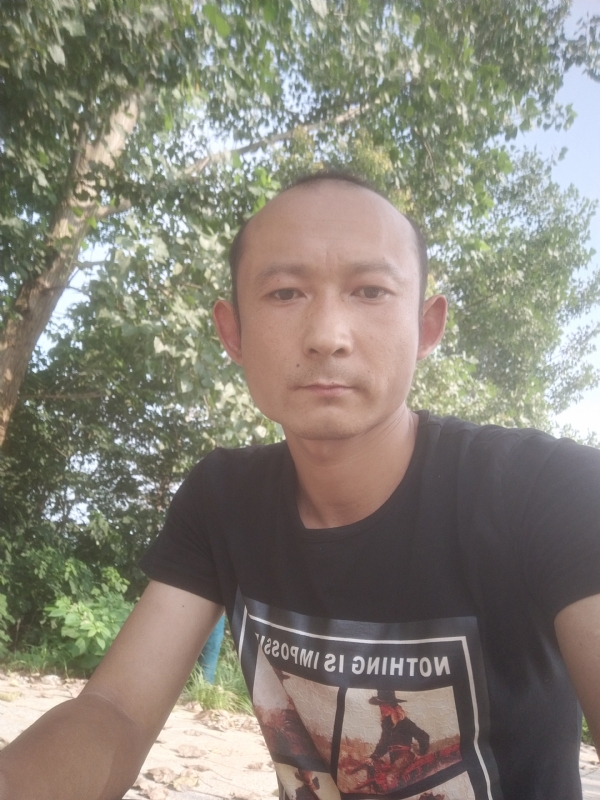 80大叔的第二张照片--潍坊相亲服务中心