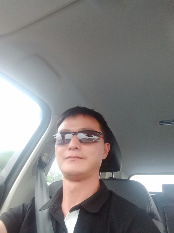 孤独的男人的第一张照片--潍坊相亲服务中心