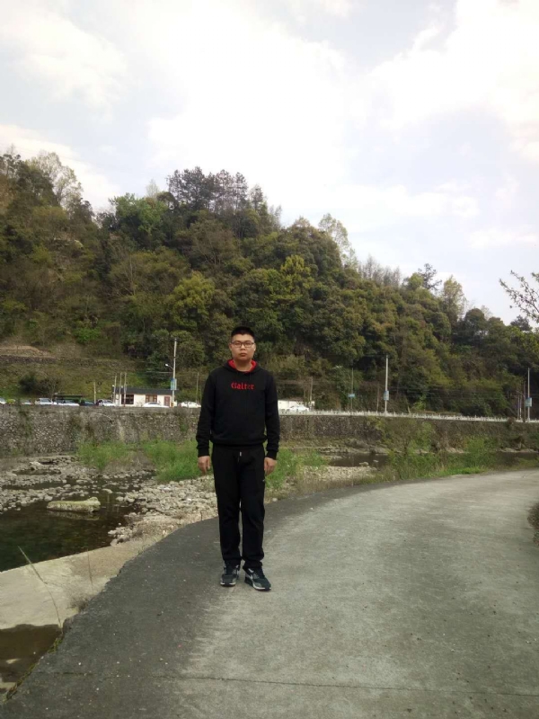 等着上钩的鱼的第一张照片--潍坊相亲服务中心