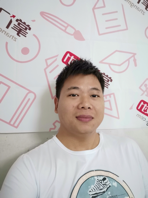 轻静地行走着的第一张照片--潍坊相亲服务中心