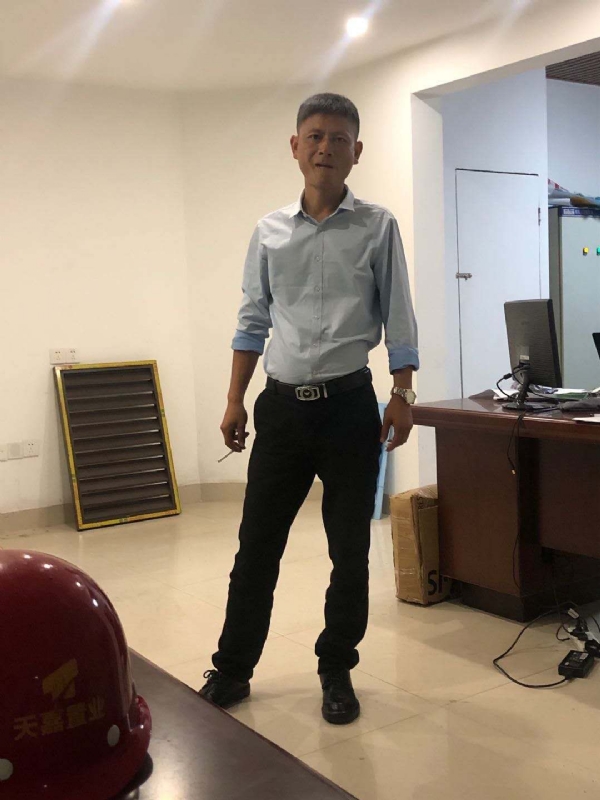 郁闷之中的第一张照片--潍坊相亲服务中心