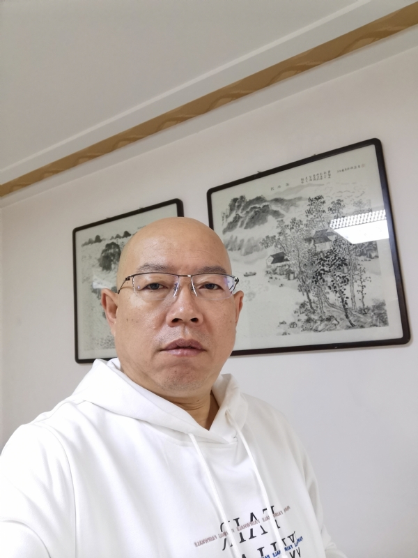 光头博士的第一张照片--潍坊相亲服务中心