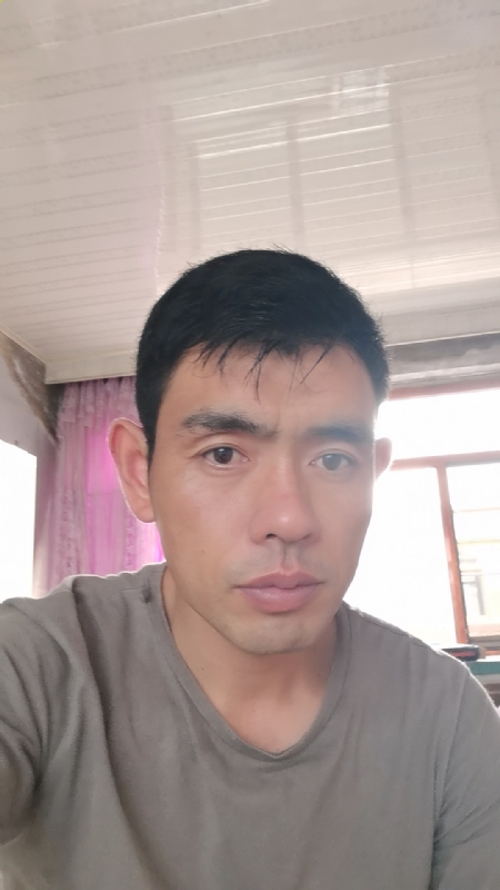 小草莓1981的第一张照片--潍坊相亲服务中心