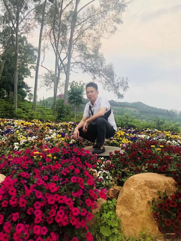 小郑的第一张照片--潍坊相亲服务中心