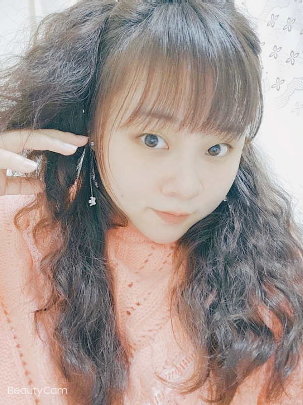 艾薇儿的第一张照片--潍坊相亲服务中心