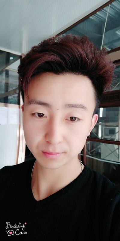 拼命微笑的第三张照片--潍坊相亲服务中心