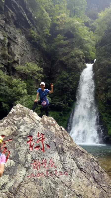 海岸岩崖的第一张照片--潍坊相亲服务中心
