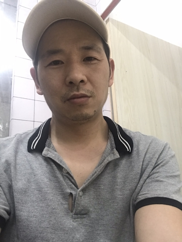 老何的第一张照片--潍坊相亲服务中心