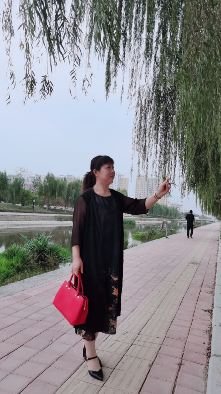 周本玲的第一张照片--潍坊相亲服务中心