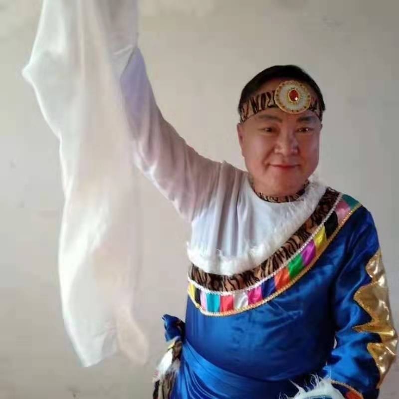 走在冷风中的第一张照片--潍坊相亲服务中心