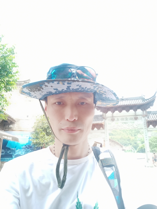 童群海的第一张照片--潍坊相亲服务中心