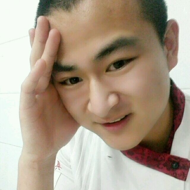 人潮拥挤的第一张照片--潍坊相亲服务中心