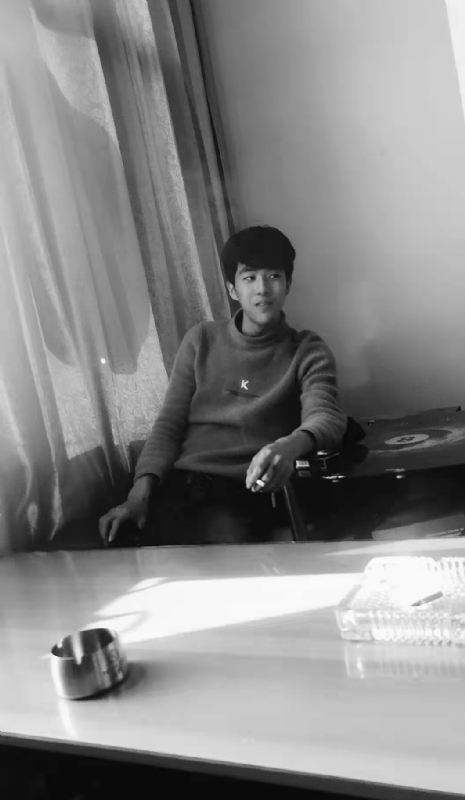 酷似小丑的第二张照片--潍坊相亲服务中心