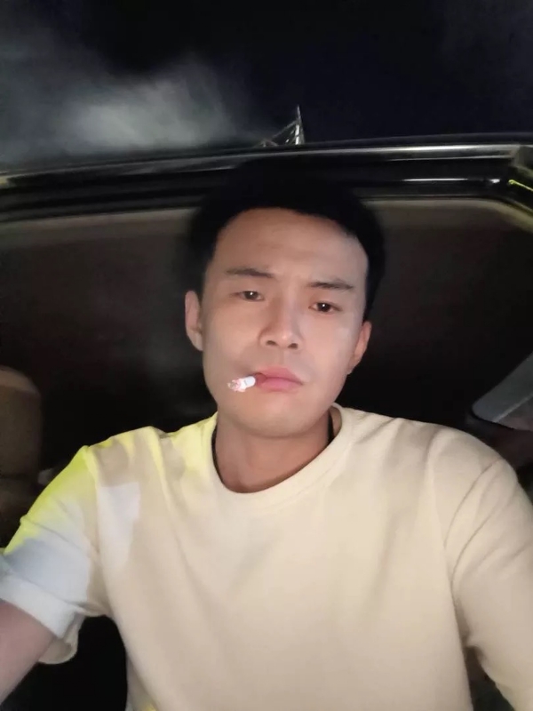 爱睡觉的土拨鼠的第一张照片--潍坊相亲服务中心