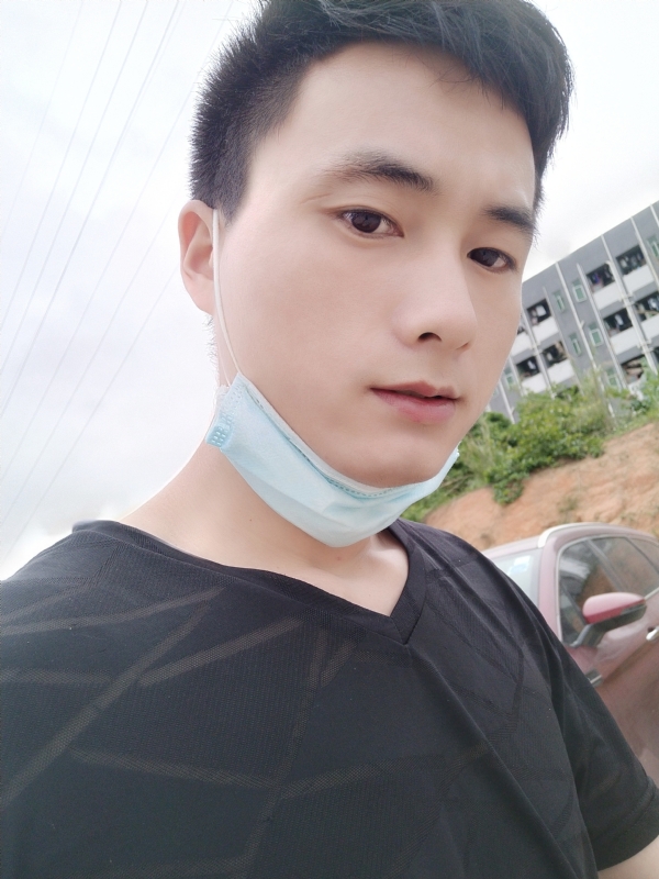 何凡的第二张照片--潍坊相亲服务中心