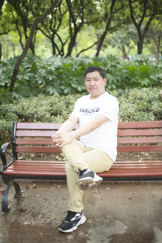 抱着鱼睡觉的猫的第一张照片--潍坊相亲服务中心