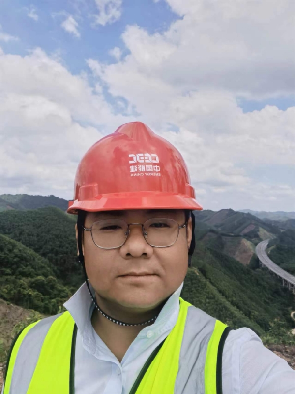 冰城小土匪的第一张照片--潍坊相亲服务中心