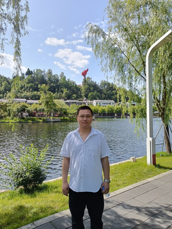 风雨相伴的第一张照片--潍坊相亲服务中心