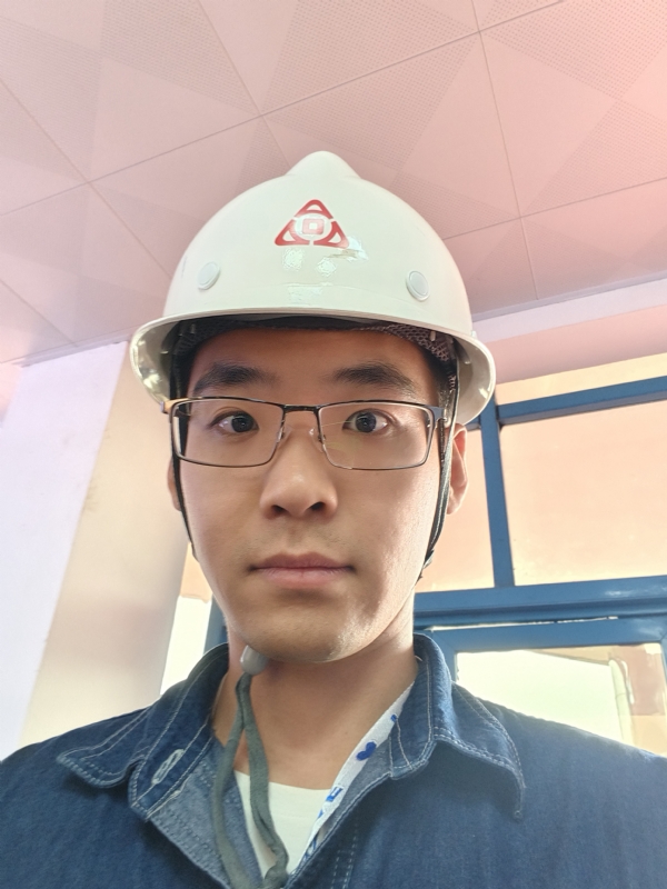 何鹏宇的第二张照片--潍坊相亲服务中心