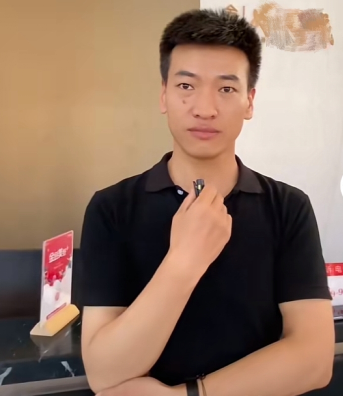 一杯梁白开的第一张照片--潍坊相亲服务中心