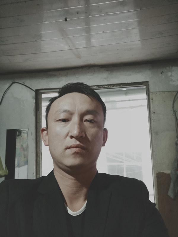 放弃爱你的第一张照片--潍坊相亲服务中心