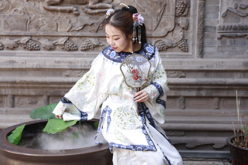 认真的雪的第一张照片--潍坊相亲服务中心